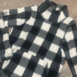 Women teen St John Bays Pullover Hoodie black white small cozy Sherpa like new